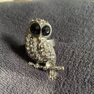 Silver toned Rhinestone Cocktail Owl Ring with Black Accents